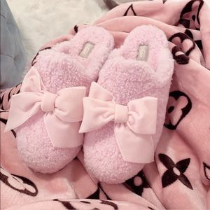 Brand new pink bow UGG slippers
